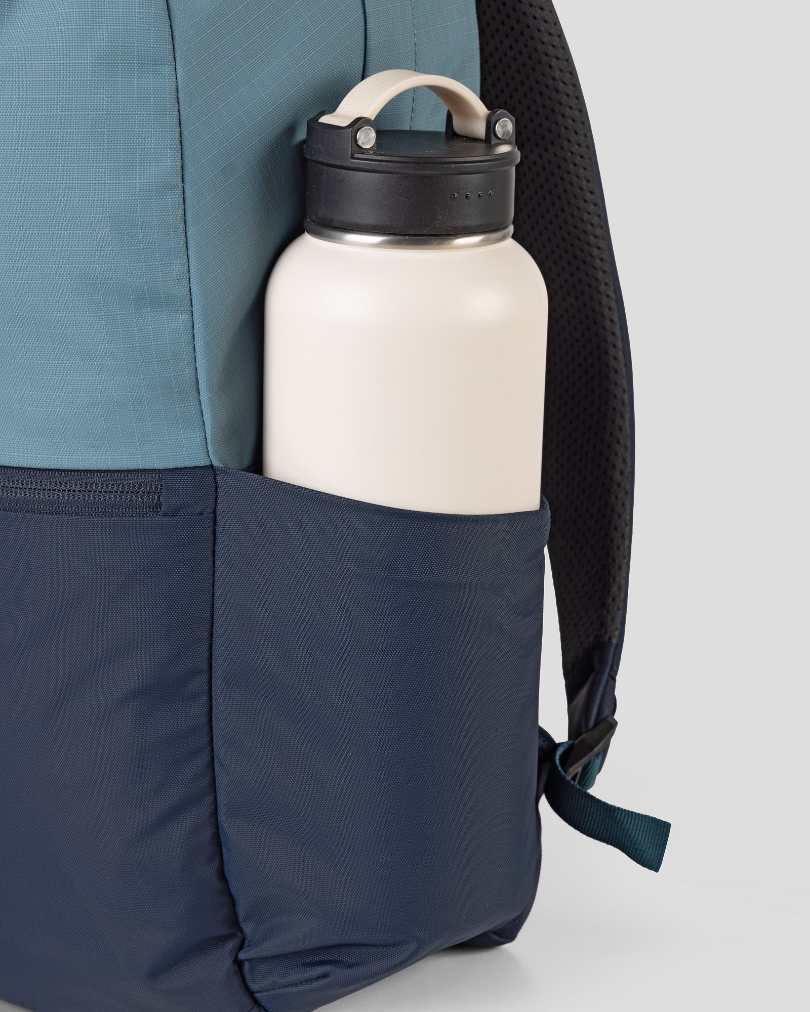Axon Everyday Backpack - Washed Blue/Pure Navy - Image 2