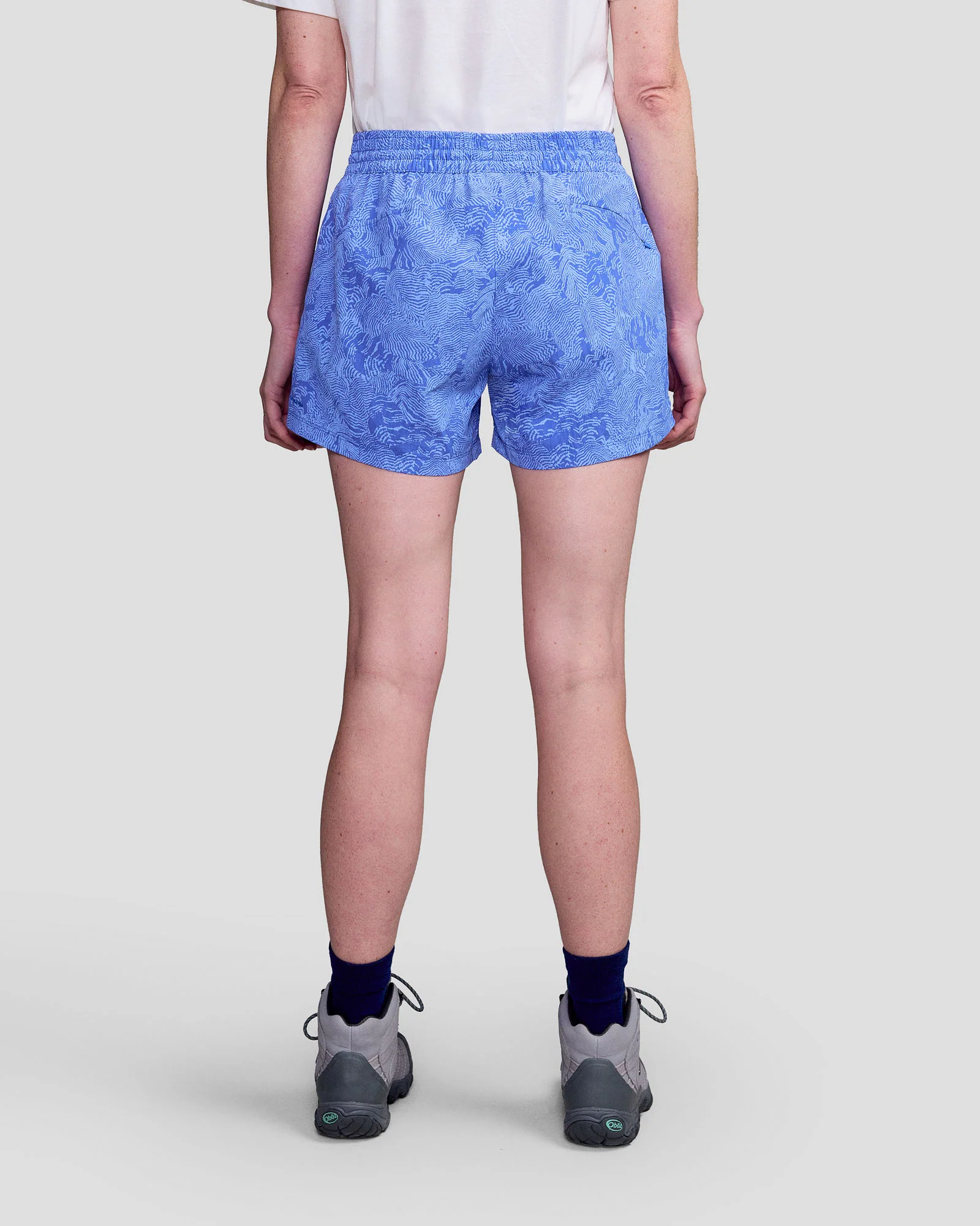 Women's EVRY-Day 4" Shorts - Dark Peri Nature Lines Print - Image 4