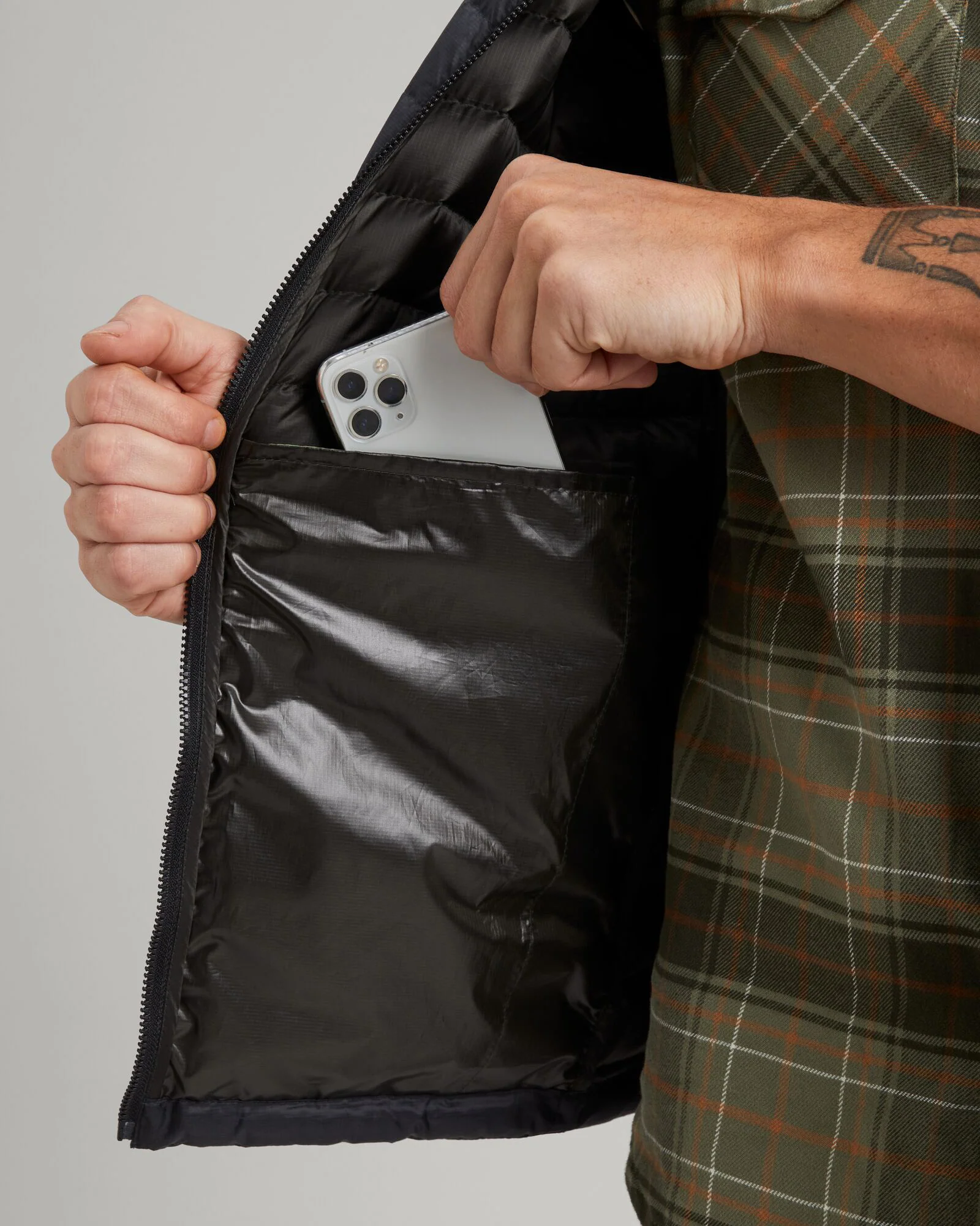 Men's Heli R Down Vest - Black Stingray - Image 4