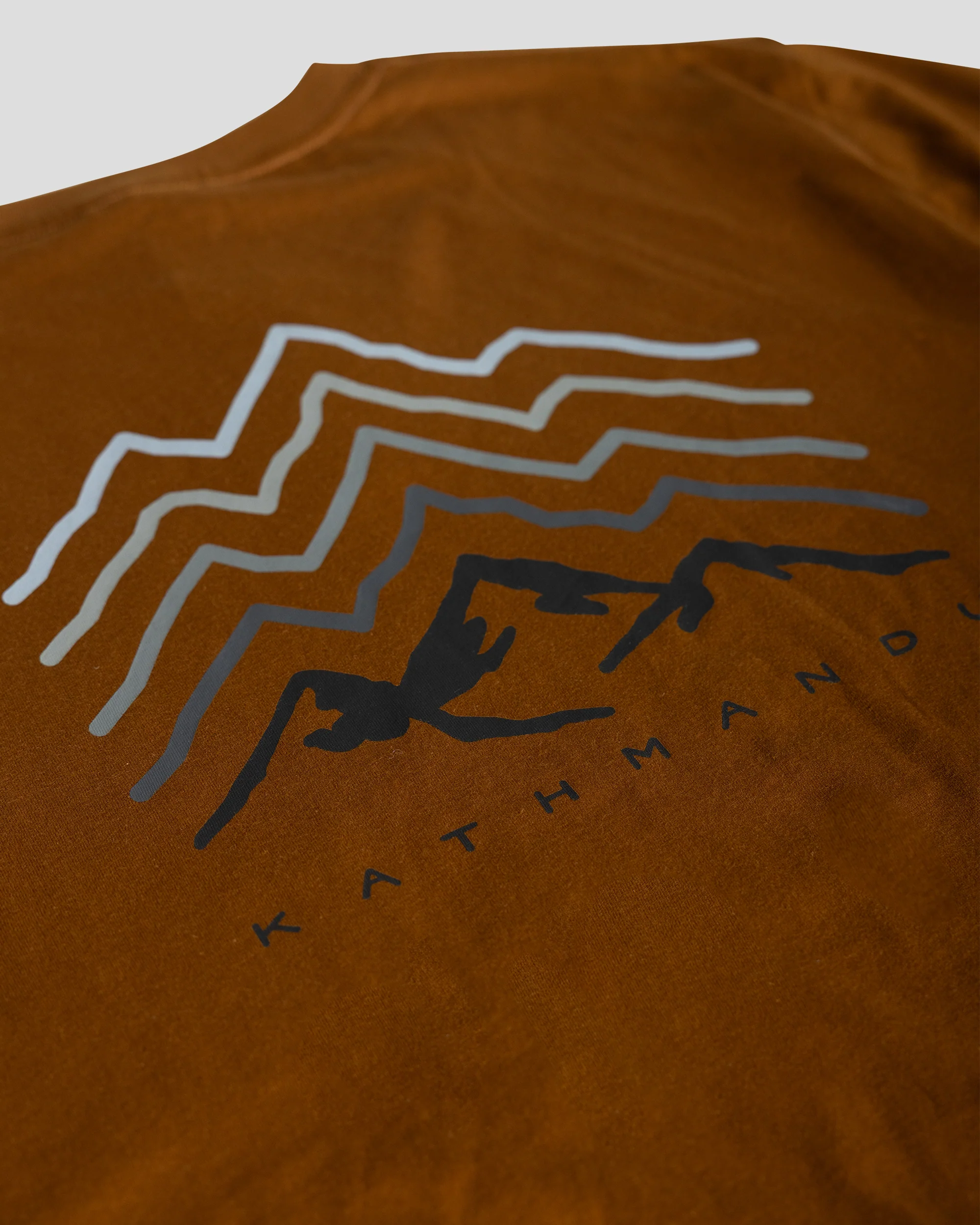 Men's Mountain Rays Organic Cotton T-Shirt - Bark - Image 2