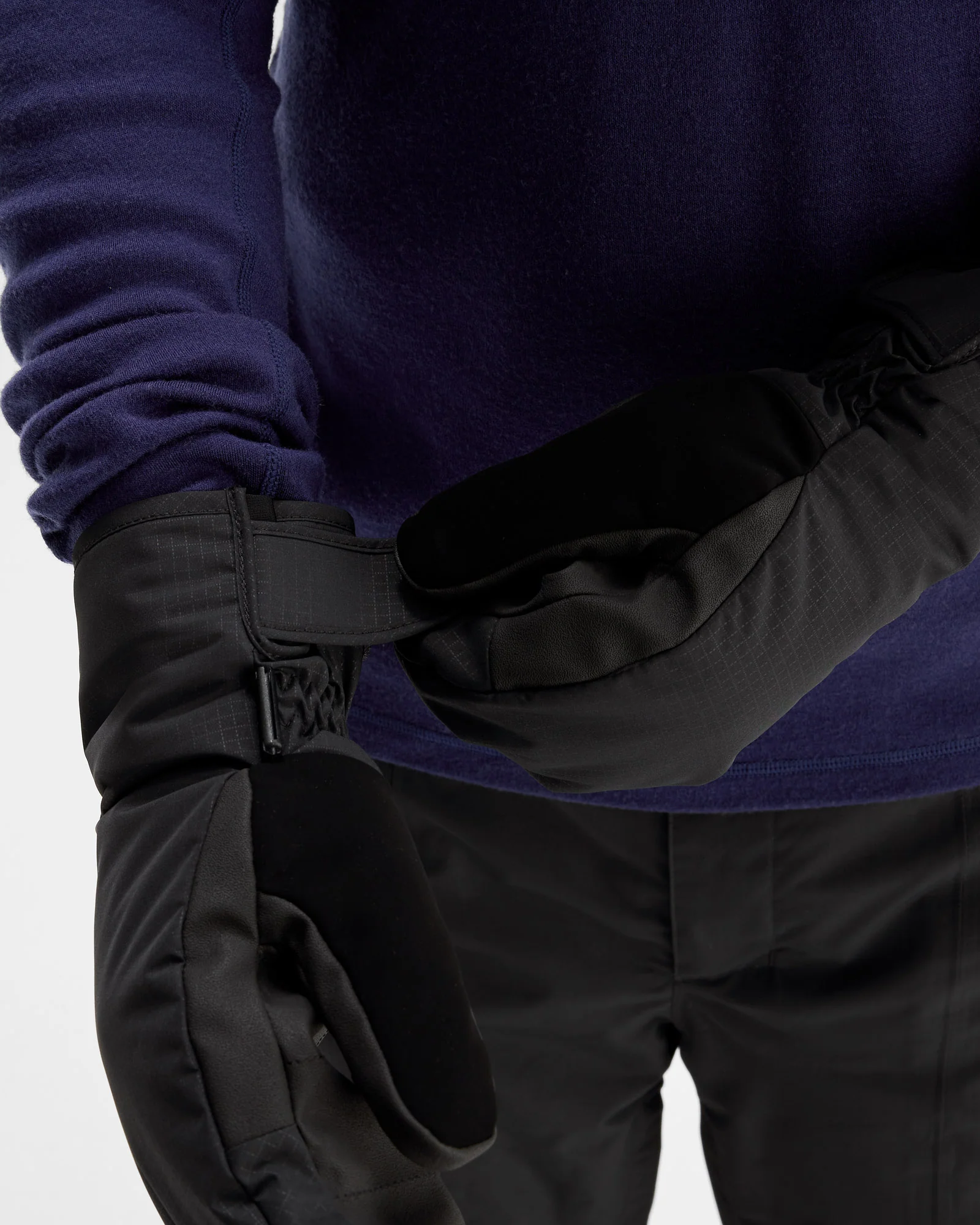 PWDR-Days Insulated Snow Mittens - Black Stingray - Image 4