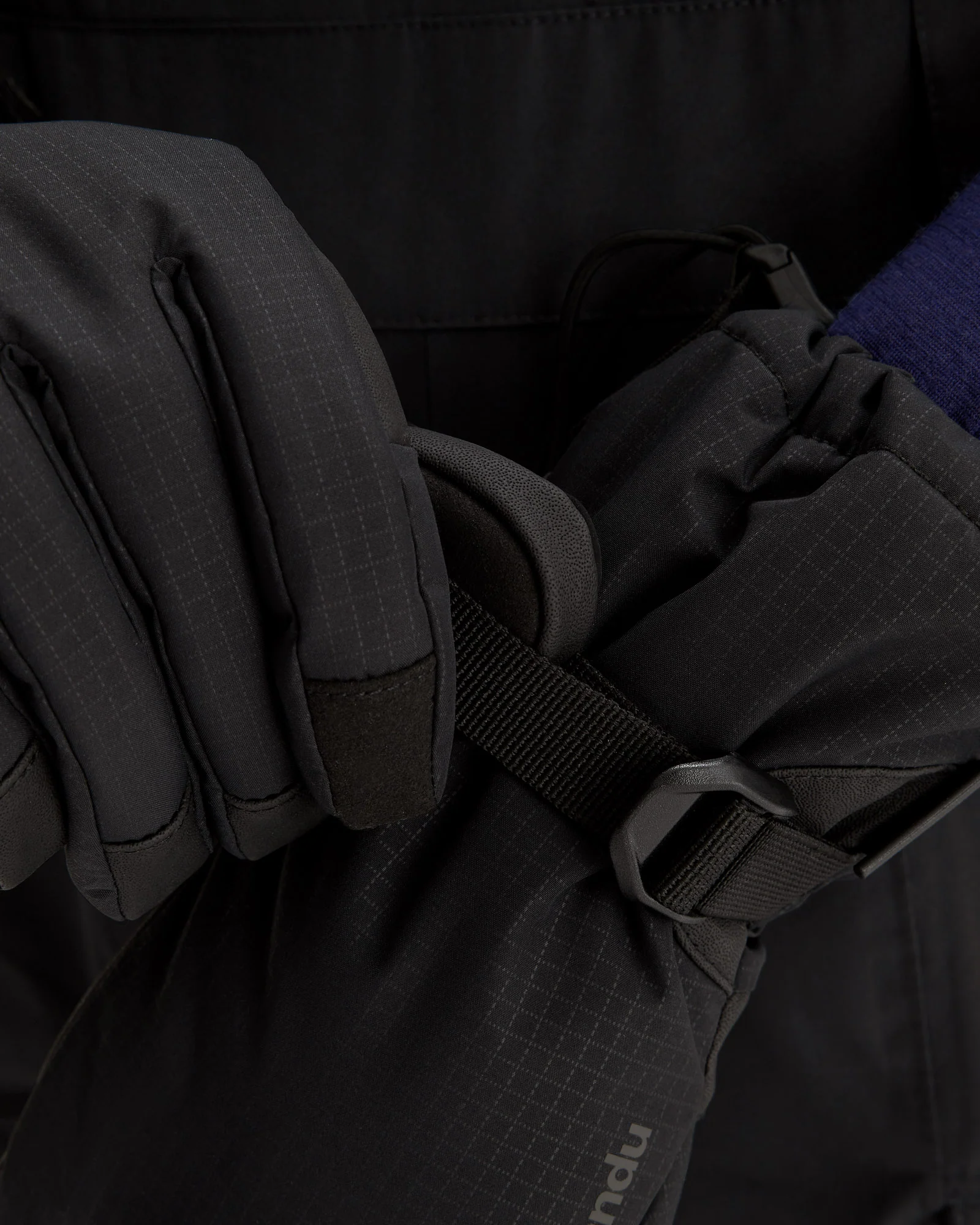PWDR-Days Women's Insulated Snow Gloves - Black Stingray - Image 6