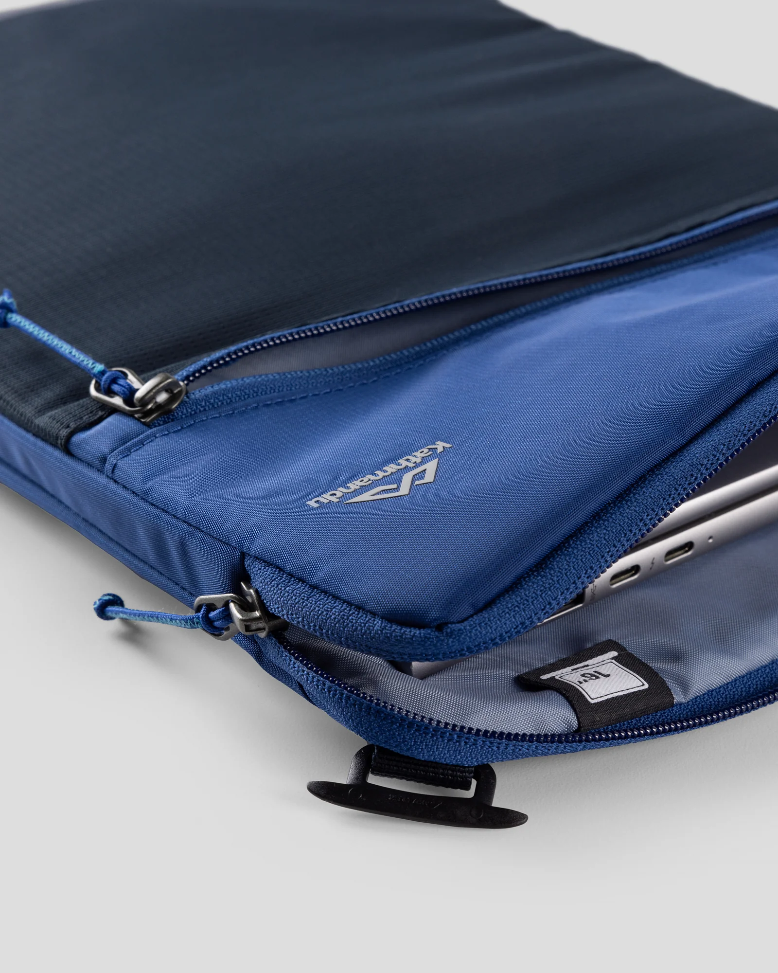 Trailhead Accessory Digi Pouch - Bright Navy/Pure Navy - Image 2